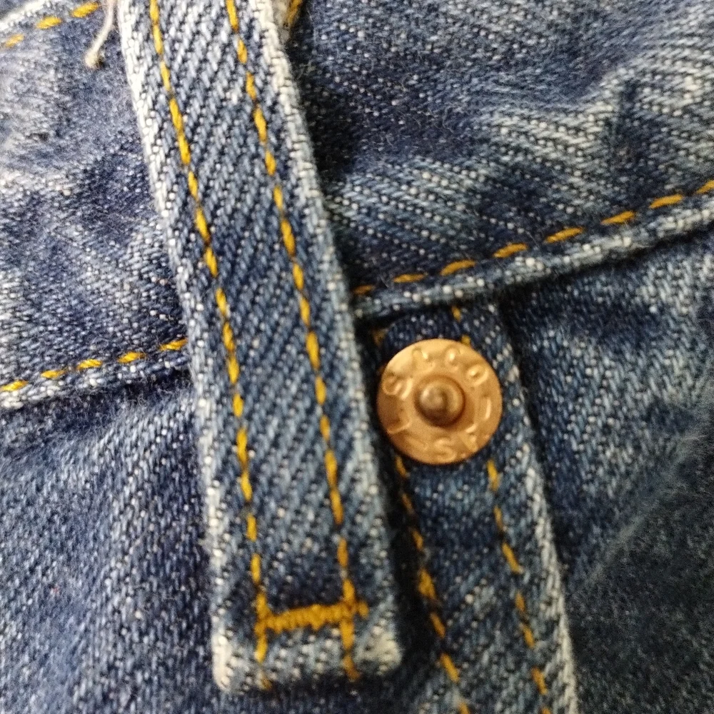 Levis excellent no